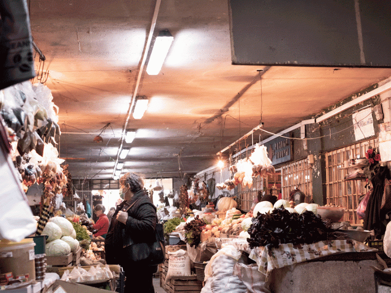 The bazaar of Tskaltubo (Georgia) shows everyday life behind the facade of nostalgia for Soviet times’&nbsp;architecture
