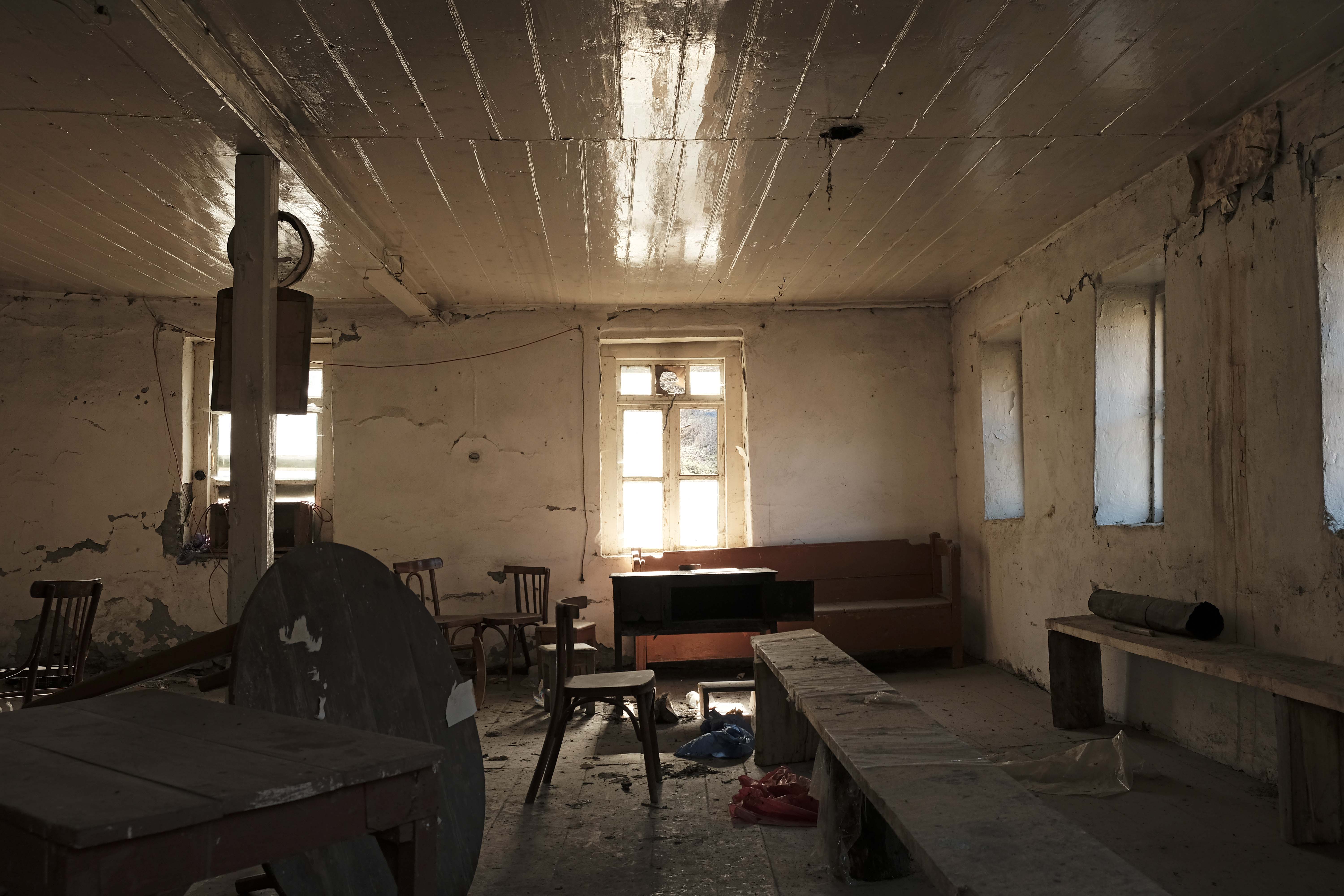 EIn folgenreiches Ereignis in der Geschichte der Bergdörfer Oberswanetiens war die Schneekatastrophe im Winter 1986/87 in deren Folge 80 bis 100 Menschen in Ober- und Unterswanetien ihr Leben verloren. In Folge dessen wurden ungefähr 16.000 Menschen evakuiert und dauerhaft umgesiedelt in andere Regionen Georgiens.