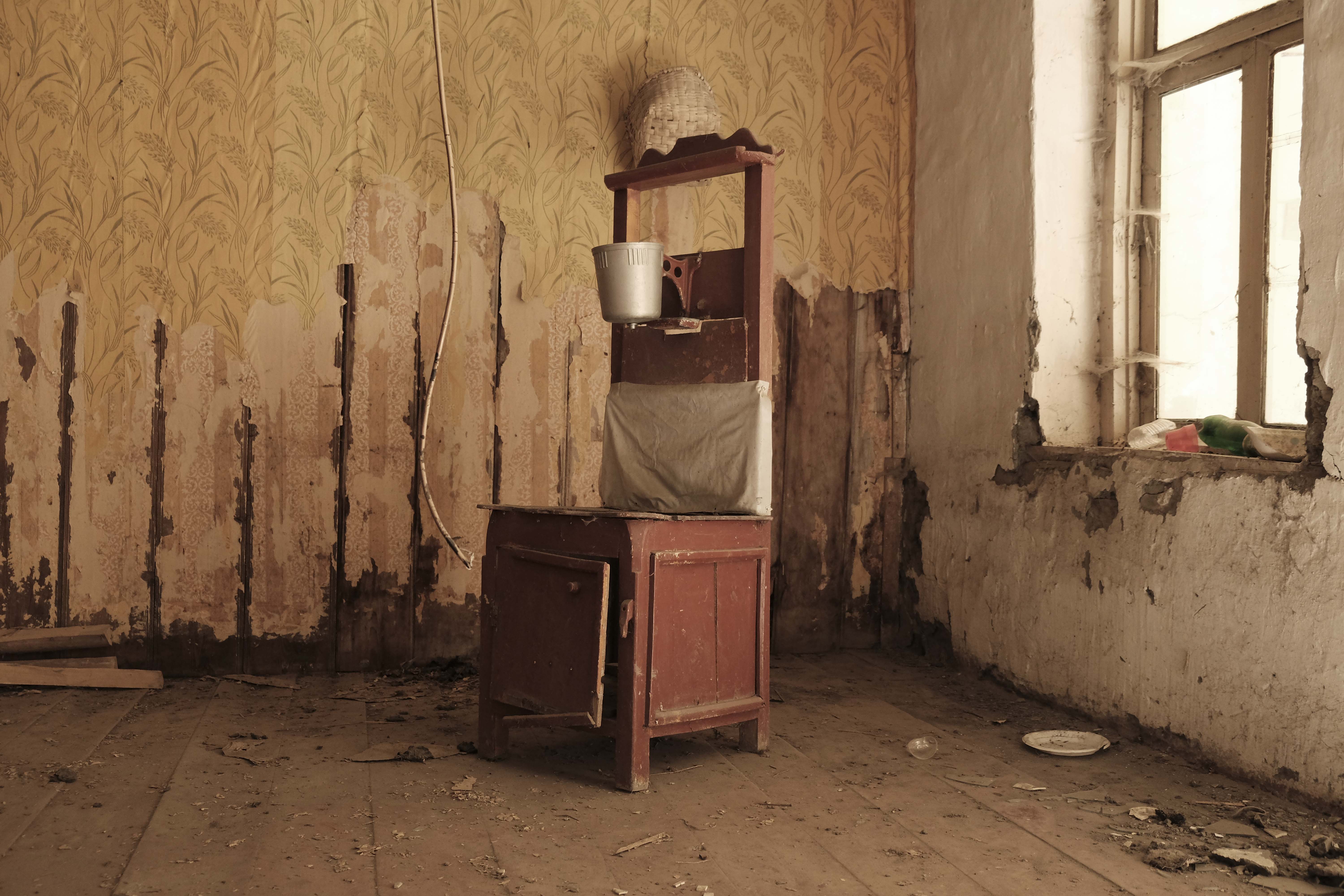 EIn folgenreiches Ereignis in der Geschichte der Bergdörfer Oberswanetiens war die Schneekatastrophe im Winter 1986/87 in deren Folge 80 bis 100 Menschen in Ober- und Unterswanetien ihr Leben verloren. In Folge dessen wurden ungefähr 16.000 Menschen evakuiert und dauerhaft umgesiedelt in andere Regionen Georgiens.